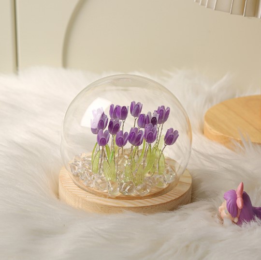 9 fleurs violettes