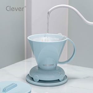 Cafetera de goteo portátil de plástico azul claro, resistente al calor, con forma trapezoidal, para catering al aire libre y viajes. - Product Image 3