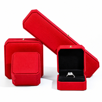 Coffret à bijoux octogonal en cuir brossé rouge SKQ, emballage cadeau en velours, logo personnalisé, Moyen-Orient