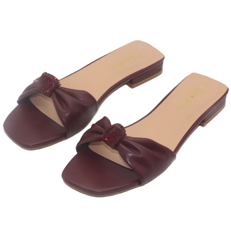 สีแดงเลือดหมู