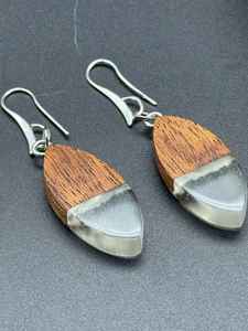 ต่างหูเรซิ่นและไม้ทำมือ สไตล์โบโฮ ดีไซน์ไม่ซ้ำใคร เครื่องประดับน้ำหนักเบา เหมาะเป็นของขวัญสำหรับใส่ในชีวิตประจำวัน งานปาร์ตี้ และโอกาสพิเศษ - Product Image 3