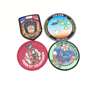 Parche bordado personalizado OEM con impresión colorida, etiquetas de ropa personalizadas, parches cosidos tejidos - Product Image 1