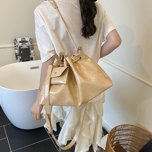 Bolso de mano coreano de gran capacidad para mujer, moderno bolso de hombro multifuncional de PU - Product Image 4