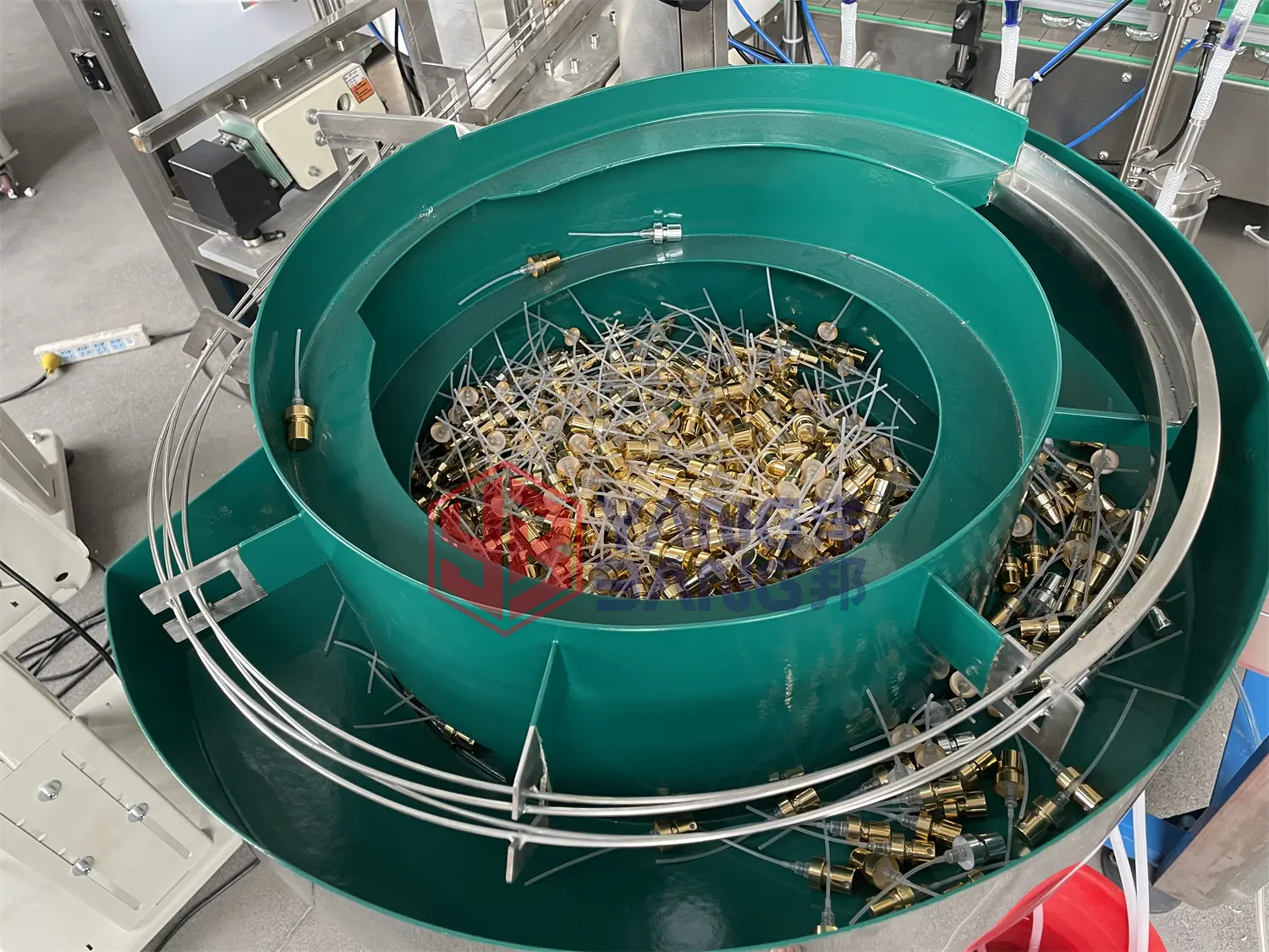 Linha de produção automática de perfume para máquina de enchimento de óleo e água líquida YB-PX4