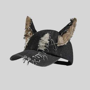 Casquette de Baseball en Denim déchiré Y2K pour hommes pour femmes 100% coton décontracté boucles d'<span class=keywords><strong>oreille</strong></span> de rue anneaux en métal casquette à bec de canard polyvalente - Product Image 1