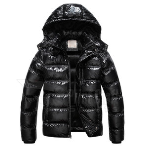 Veste matelassée d'hiver de qualité supérieure pour hommes en polyester imperméable de style High Street en vente - Product Image 1