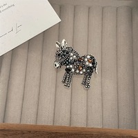 Kadın Erkek Moda Sevimli Eşek Inci Kristal Pimleri Rozetleri Klasik Zarif Hayvan Metal Broşlar Kadın Erkek Hediye için