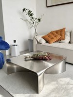 Table basse de luxe nordique Joker en acier inoxydable miroir argenté de forme spéciale, combinaison non spécifiée pour salon