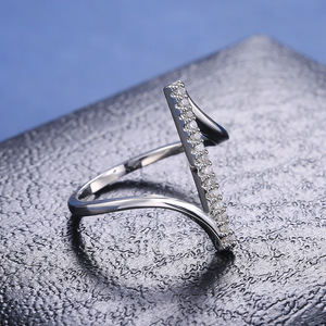 Anello da Donna Ultra Semplice con Micro Pavé di Zirconia Cubica, Ornamento Trendy per Uso Quotidiano - Product Image 4