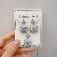 Ensemble collier et boucles d'oreilles en laiton plaqué or 18 carats avec strass, style minimaliste euro-américain, chaîne de clavicule, vente en gros 2026