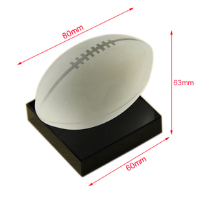 Mini ballon de rugby en cristal <span class=keywords><strong>pas</strong></span> <span class=keywords><strong>cher</strong></span>, football américain avec base noire, ballons de sport en verre, trophées de jeu, souvenirs - Product Image 6