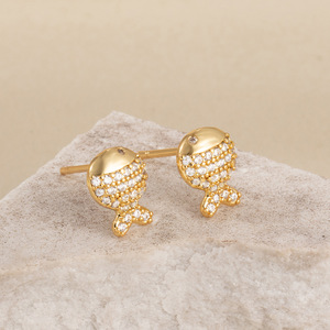 Pendientes de botón con circonita, chapados en oro, diseño de pez, joyería de moda para mujer EDB-093 - Product Image 2