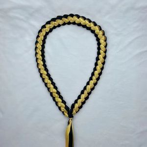 شريط تخرج عالي الجودة بسعر الجملة شريط مريح مُزين بأشكال جارلاند ولها ياقة مجدولة - Product Image 4