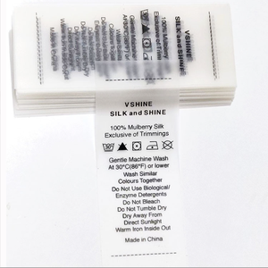 ป้ายคอเสื้อแบบรีดร้อน พิมพ์สกรีน ป้ายยาง TPU ป้ายชื่อแบรนด์ ป้ายผ้าไหม พิมพ์โลโก้ตามสั่ง ป้ายชื่อรองเท้า 500 ชิ้น - Product Image 5