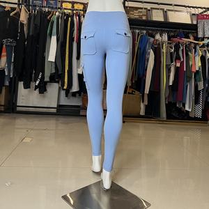 Pantalon de yoga d'entraînement de fitness à haute élasticité avec logo personnalisé leggings taille haute à poche cargo pour femmes - Product Image 3