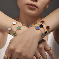 Bracelet classique en acier inoxydable plaqué or, vert, blanc, noir, rouge, à motif de fleurs de prunier à cinq feuilles, pour femmes et filles, bracelets à maillons, cadeaux