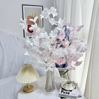 Arrangement de fleurs simulées pour la gloire du matin herbe de mariage fleur de mariage unique faite matériau de plafond d'auditorium pour hôtels