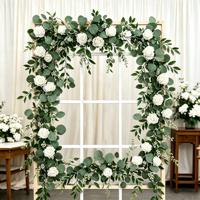 Guirlande de roses blanches en soie luxuriante avec vigne d'eucalyptus flexible pour arche de mariage DIY, toile de fond, chemin de table de réception, décoration de cheminée