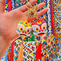 Porte-clés Lumineux Tête de Lion Style Chinois 3D en Caoutchouc Écologique Durable avec Impression UV et Pompon Danse du Lion, Pendentif de Voiture pour le Nouvel An