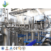 Usine d'embouteillage d'eau minérale entièrement automatique 12000BPH, machine de remplissage 3-en-1 pour bouteilles PET de 500 ml à 2 L, machine de remplissage de liquides