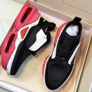 Zapatillas Deportivas de Malla Transpirable de Lujo de Diseñador de Moda Famoso, Zapatos Deportivos de Marca de Primera Calidad en Color Rosa para Hombre y Mujer - Product Image 1