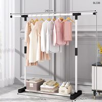 Porte-vêtements de luxe moderne pour salon, édition boutique, rangement et présentation de vêtements