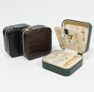 Boîte à bijoux de voyage en cuir PU texturé gaufré, étui à bijoux portable avec fermeture éclair et miroir pour bagues et boucles d'oreilles - Product Image 1