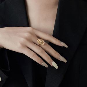 Anillo Hipoalergénico, Resistente al Deslustre y al Agua, Diseño de Anillo de Acero Inoxidable, Chapado en Oro de 14k y 18k, Anillo de Compromiso Tipo Nugget para Mujer - Product Image 3