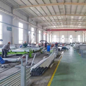 Tony House Container Prefabbricato Pieghevole di 20 piedi, Design Stile Fattoria di Lusso, con Ruote, 4 Camere da Letto, per Uso Abitativo e Magazzino - Product Image 2