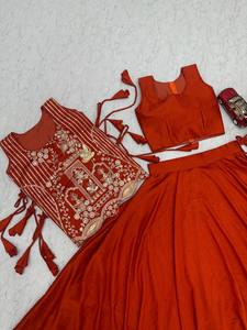 Lehenga Choli especial para festivales, muy demandado, para mujeres, para Navratri, Garba, Diwali y otras festividades, disponible a precio de exportación. - Product Image 1