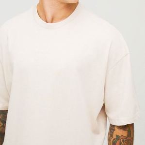 เสื้อยืดทรงบ็อกซี่โอเวอร์ไซส์ผ้าคอตตอน 100% พร้อมกางเกงขาสั้นทรงดรอปครอช ชุดเซ็ตแทรคสูทสำหรับผู้ชาย - Product Image 3