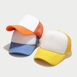 Casquette de baseball ajustée athlétique à 5 panneaux, bicolore, avec logo personnalisé, en polyester, devant en mousse et dos en maille, réglable, pour le sport - Product Image 1