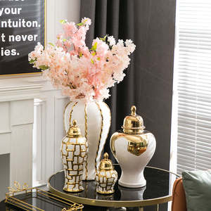 Pot en céramique avec bande dorée et couvercle, vase à fleurs en céramique pour hôtel, vases en céramique et en porcelaine pour la décoration de mariage à domicile - Product Image 5