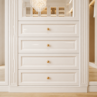 Système de dressing sur mesure avec portes miroir, poignées dorées, éclairage LED et îlot de rangement – Mobilier de dressing