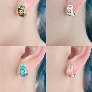 Pendientes <span class=keywords><strong>de</strong></span> aro esmaltados encantadores para las orejas, esmaltados pendientes <span class=keywords><strong>de</strong></span> aro <span class=keywords><strong>de</strong></span> varios colores chapados en <span class=keywords><strong>oro</strong></span>, pendientes <span class=keywords><strong>de</strong></span> flores, joyería al por mayor - Product Image 2