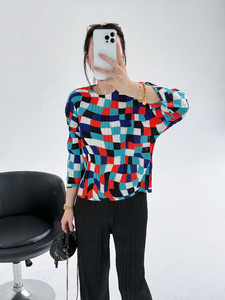 Ensemble plissé 2 pièces style Miyake pour <span class=keywords><strong>femme</strong></span> : haut coloré à motif géométrique et pantalon large plissé à <span class=keywords><strong>carreaux</strong></span> – Tenue décontractée - Product Image 6