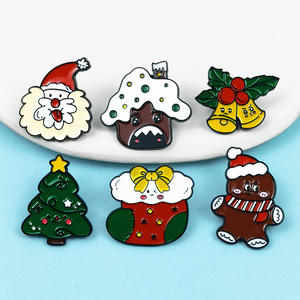 Broches en émail douces pour vêtements, thème Noël : Père Noël, chaussettes de Noël, sapin de Noël, homme en pain d'épices, cloche - Product Image 1