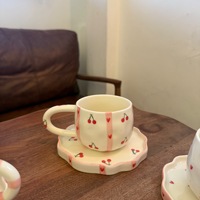 Vente en gros de nouvelles tasses à café créatives de Noël en céramique peintes à la main françaises rétro de grande valeur Ins tasse à thé au lait frais avec soucoupes