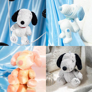Caja Sorpresa de Peluche Peanuts Fun Buttons con Licencia Oficial, con Estrellas, de Imitación de Piel Dorada y Terciopelo, Coleccionable, Venta al por Mayor - Product Image 1