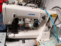 Machine à coudre Jukis TSC-441U d'occasion, 1 aiguille, lit cylindrique semi-long, machine à point droit avec un grand crochet