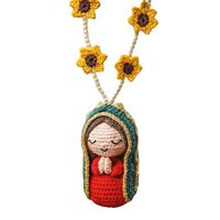 Pendentif de rétroviseur en forme de poupée Madonna tricotée et crochetée à la main en fil de tournesol Maria, modèle RX-WO-030, Printemps 2026