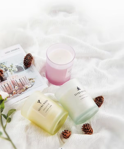 Ensemble cadeau de bougies parfumées à la cire de soja, avec étiquettes privées, en verre givré naturel, couvercle en bois, plans d'usine WELLNESS Candles - Product Image 2