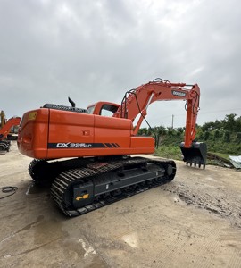 รถขุด Doosan DX22LC DX225 มือสองสภาพ 90% พร้อมเครื่องยนต์ที่ใช้งานได้ดี มีสินค้าในสต็อก รถขุด Develon Doosan DX225LCA สำหรับงานหนัก กำลังลดราคา - Product Image 1