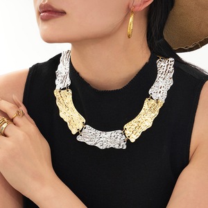 Kalung Gaya Vintage Klasik, Bertekstur, Tebal, Unik dan Berbeda, Choker Retro Perhiasan Impor - Product Image 2