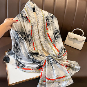 Sciarpe in poliestere stampate con animali di moda di lusso all'ingrosso per donne <span class=keywords><strong>vestito</strong></span> da sera estivo scialli con motivo a testa di serpente grigio sciarpe - Product Image 1