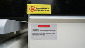 Impresora UV de Cama Plana 9060 |   Máquina para Hacer Emblemas <span class=keywords><strong>3D</strong></span> de TPU, Alta Precisión, Alta Adhesión para Logotipos de Marcas y Regalos Promocionales - Product Image 5