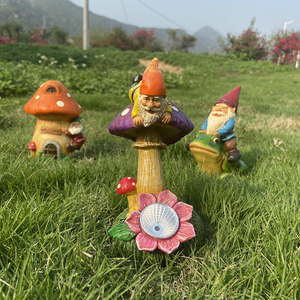 Statua in resina da giardino gnomi divertenti su gnomo da giardino a fungo con nano artigianale in resina solare per la decorazione esterna - Product Image 4