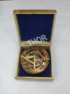 Boussole Vintage en laiton 4.5 pouces, boussole sunsun en cuivre et laiton avec boîte en bois naturel, décor de bureau, cadeau - Product Image 6