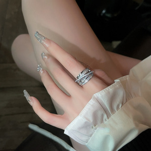 Anelli di Lusso Stratificati con Cristalli e Strass, Anello Multistrato in Zirconia Cubica per Donne e Ragazze, Ideale per Fidanzamento - Product Image 6