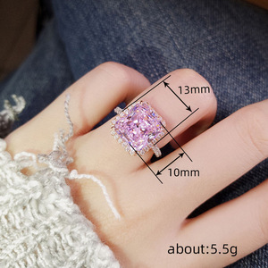 Set di anello e collana quadrati rosa per donna, gioielli eleganti per feste e occasioni speciali - Product Image 6